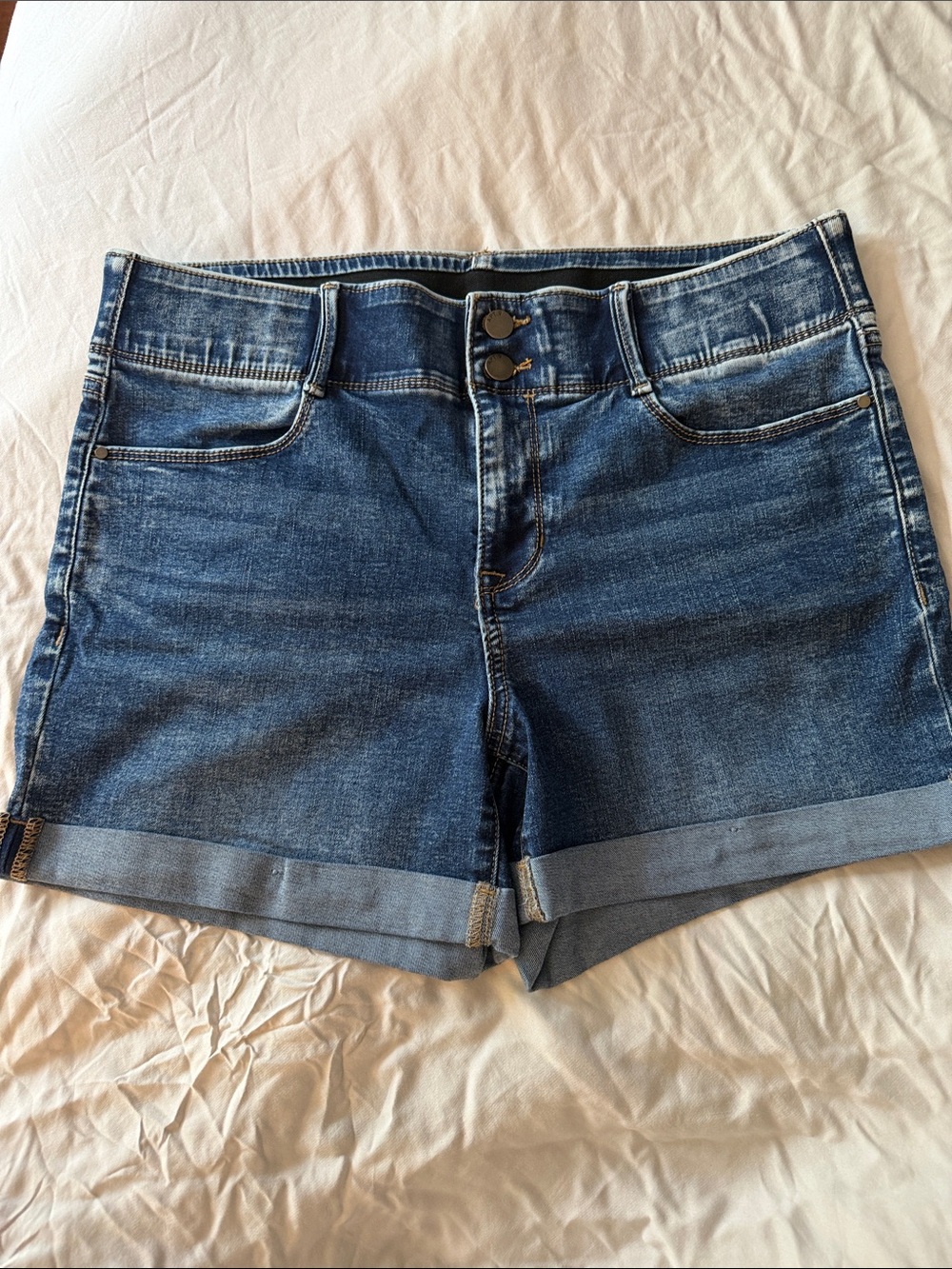 Apt. 9 Medium Blue Rolled-Hem Denim Shorts